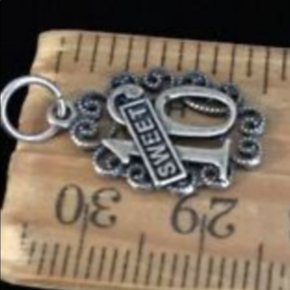 Sweet 16 charm (sterling silver) - Picture 3 of 3